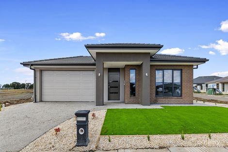 2 Dean St, Lucas, VIC 3350
