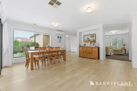 Property photo of 3 Fanfare Close Berwick VIC 3806