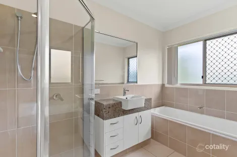 Property photo of 1 Kingfisher Drive Oakhurst QLD 4650