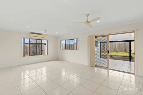 Property photo of 1 Kingfisher Drive Oakhurst QLD 4650
