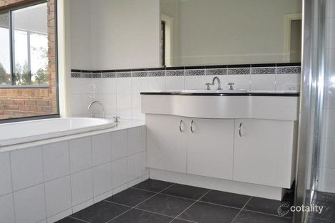Property photo of 105 Forest Red Gum Drive Mickleham VIC 3064