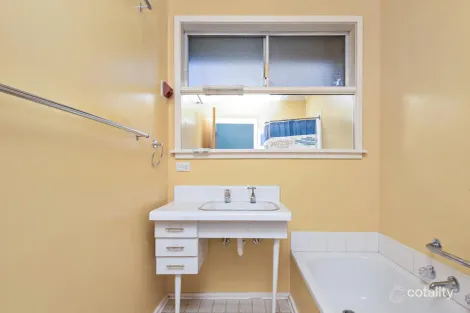 Property photo of 38 Winyard Drive Mooroolbark VIC 3138