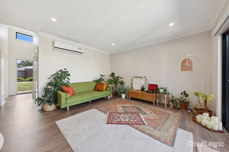 Property photo of 33 Fadden Mews Officer VIC 3809