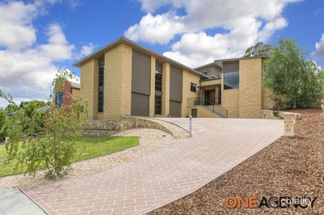 Property photo of 17 Waterfall Drive Jerrabomberra NSW 2619