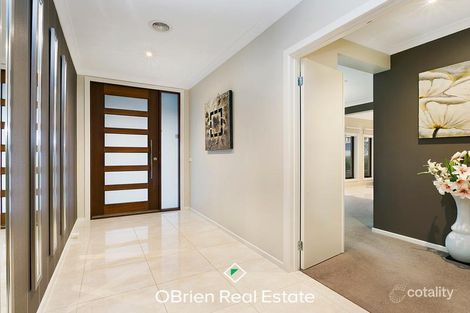 Property photo of 20 Maplewood Court Cranbourne North VIC 3977