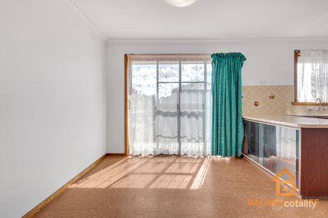 Property photo of 61 Mulhall Drive St Albans VIC 3021