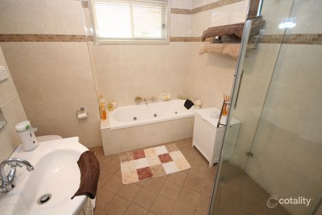 Property photo of 25 Crisp Drive Ashmont NSW 2650