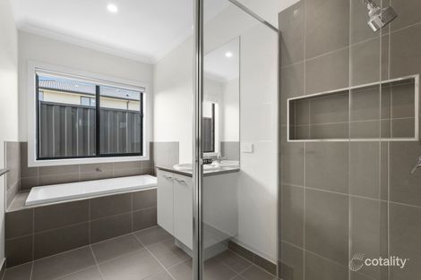 Property photo of 3 Pembrokeshire Loop Clyde VIC 3978