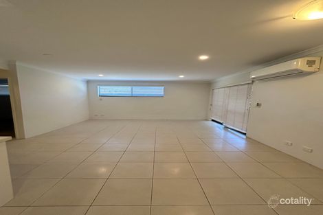 2/16 Pearl Rd, Cloverdale, WA 6105