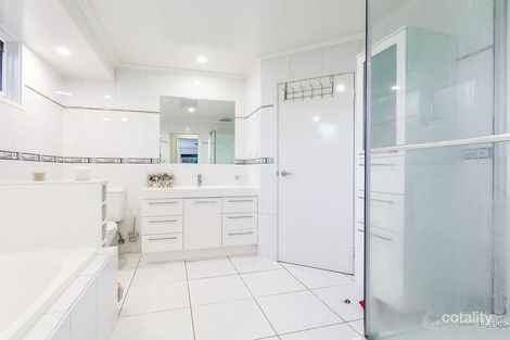 Property photo of 10 Figtree Grove Bayswater VIC 3153