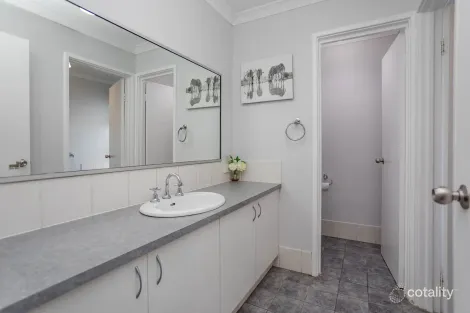 Property photo of 1 Waterview Parade Southern River WA 6110