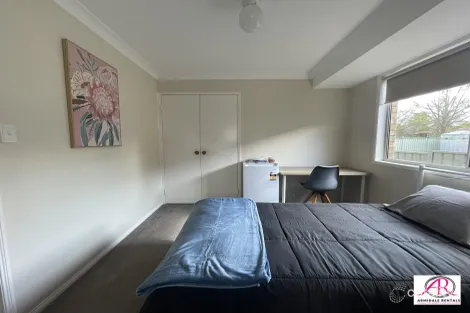 Property photo of 8 Fiona Place Armidale NSW 2350
