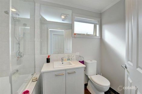 Property photo of 17 Ron Court Canadian VIC 3350