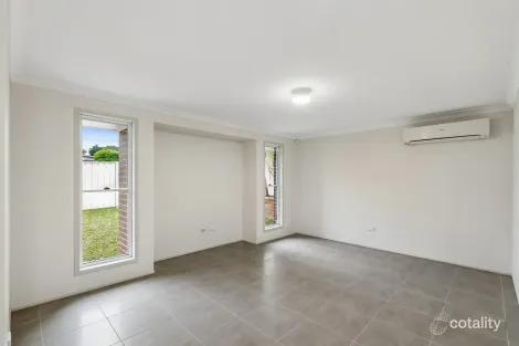 Property photo of 2 Norman Clark Crescent Horsley NSW 2530