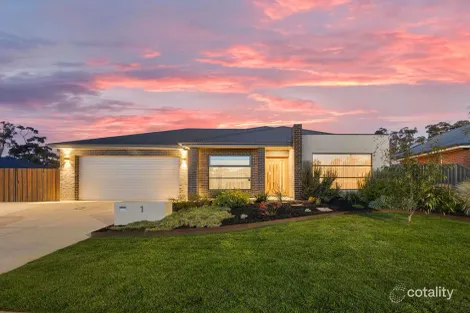 Property photo of 1 Kirwan Close Mount Clear VIC 3350