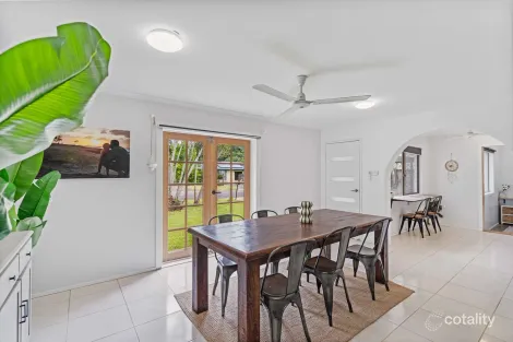 Property photo of 10 Tarana Close Caravonica QLD 4878