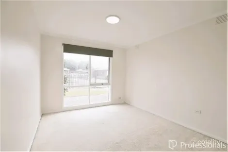 Property photo of 18 Melanie Close Keysborough VIC 3173