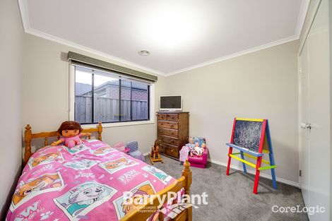 Property photo of 30 Honeyeater Way Pakenham VIC 3810