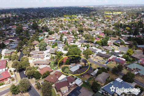 Property photo of 4 Carnarvon Place Melton West VIC 3337