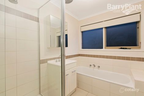 Property photo of 7 Mollis Close Narre Warren VIC 3805