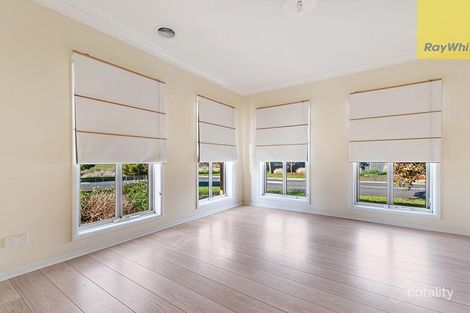 Property photo of 8 Coburn Way Caroline Springs VIC 3023