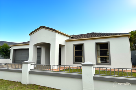 Property photo of 33 Gardendale Crescent Burleigh Waters QLD 4220