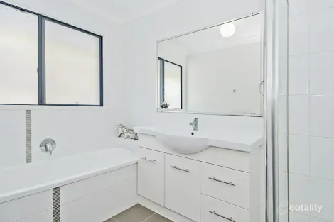 Property photo of 17 Sangster Crescent Pacific Pines QLD 4211