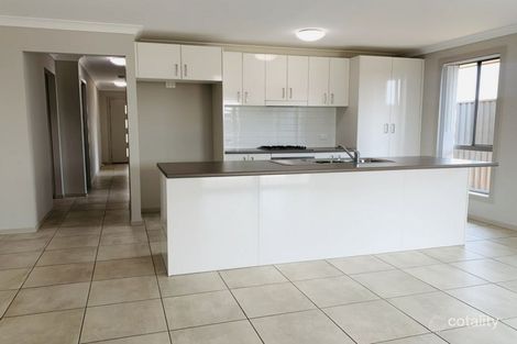 Property photo of 28 Bradford Circuit Dubbo NSW 2830