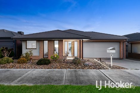 Property photo of 28 Mernoo Avenue Clyde North VIC 3978