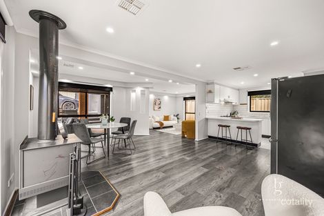 Property photo of 1/9 Aster Close Meadow Heights VIC 3048