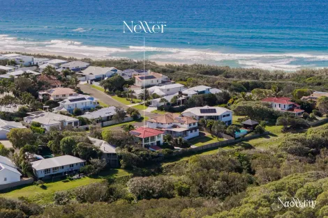 Property photo of 13 Wavecrest Drive Castaways Beach QLD 4567