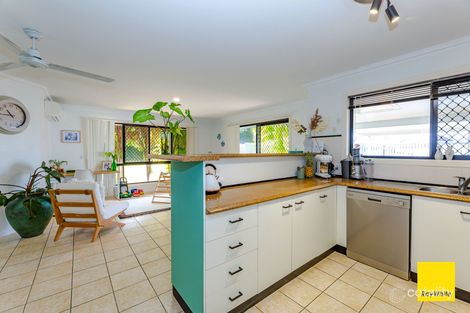 Property photo of 2 Bobby Place Coral Cove QLD 4670