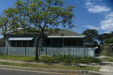 7 Monash Ave, Wattle Grove, NSW 2173