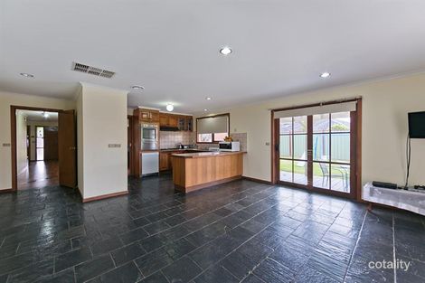 Property photo of 2 Wattlebird Court Werribee VIC 3030