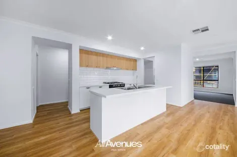 Property photo of 3 Sunlight Avenue Clyde North VIC 3978