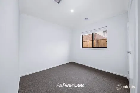 Property photo of 3 Sunlight Avenue Clyde North VIC 3978