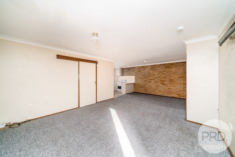 Property photo of 2/21 Fairbairn Crescent Kooringal NSW 2650