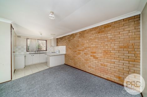Property photo of 2/21 Fairbairn Crescent Kooringal NSW 2650