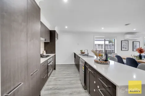 Property photo of 11 Giverny Close Burnside Heights VIC 3023