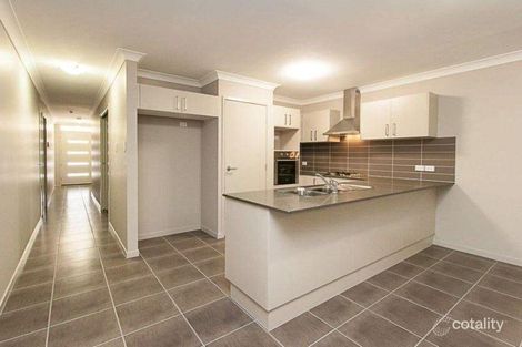 Property photo of 39 Lakeside Crescent Ningi QLD 4511