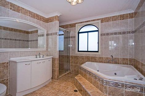 Property photo of 2 King James Court Paradise Point QLD 4216