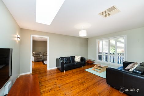 Property photo of 20 Doeberl Place Karabar NSW 2620