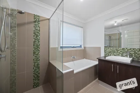 Property photo of 3 Corella Court Berwick VIC 3806