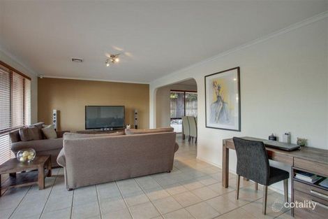 Property photo of 18 Sheraton Crescent Ferntree Gully VIC 3156