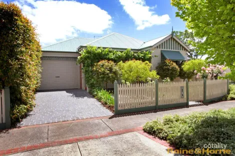 13 Palfrey Grn, Caroline Springs, VIC 3023