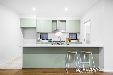 Property photo of 35 Roundhay Crescent Point Cook VIC 3030