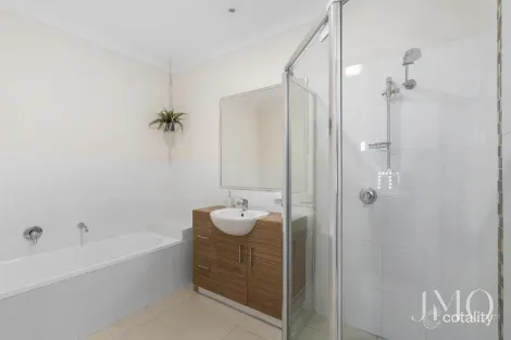 Property photo of 2/31 Emmaville Crescent Ormeau QLD 4208