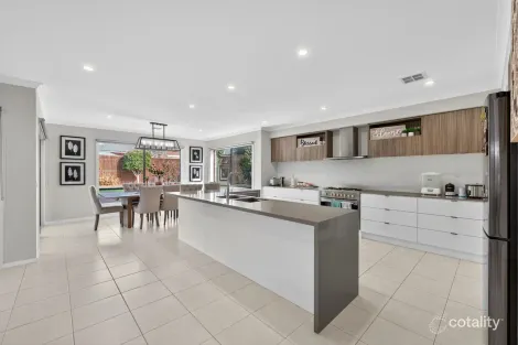 Property photo of 32 Edwin Close Manor Lakes VIC 3024
