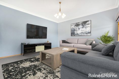 Property photo of 8 Fairbairn Grove Sunbury VIC 3429