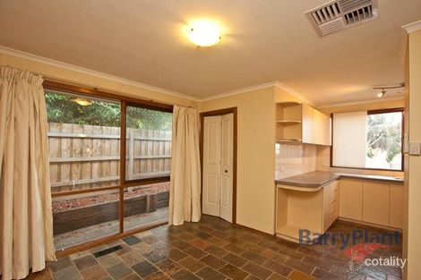 Property photo of 12 Coledale Close Endeavour Hills VIC 3802